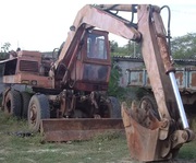 Продаем колесный экскаватор ЭО-3323,  0, 63 м3,  1992 г.в. 